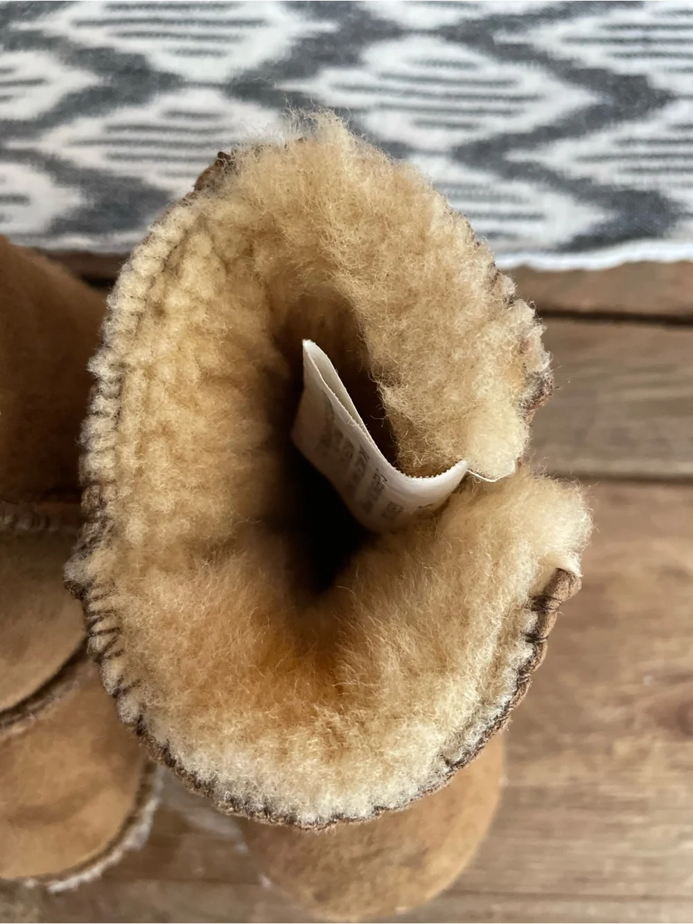 Minnetonka: Sheepskin Baby/Infant Booties